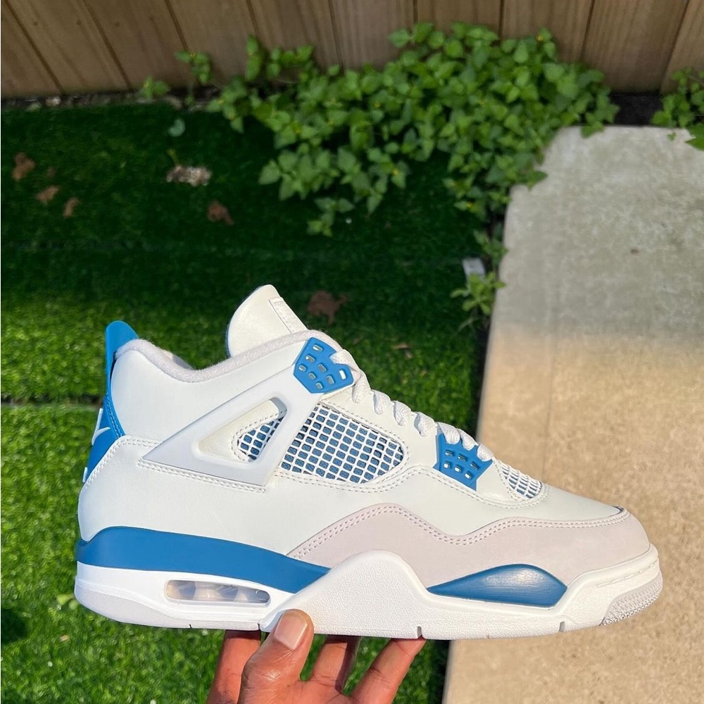 Jordan 4s packaged and shipped less than 24 hours✈️